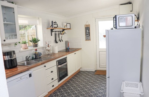 Duncannon Cottage | NEWTOWN LODGE, pet friendly in Duncannon, County Wexford
