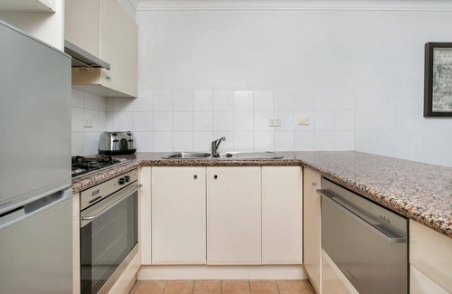 Newtown Apartment | Newtown - NTOWN - Georgina St - Great Newtown One Bedroom Apartment with Private Courtyard