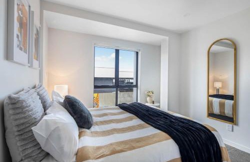 Newtown Apartment | Newtown Tranquility Spacious 2-Bedroom Apartment