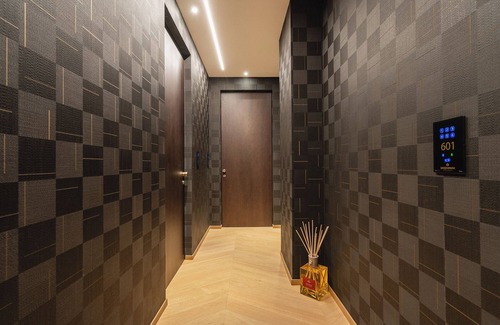 Municipio 2 House | nExecutive Suite with heated pool in the heart of Barin