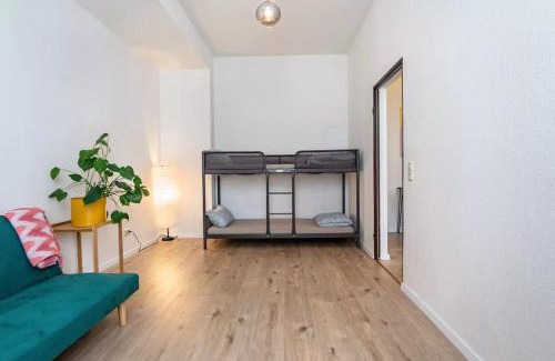 Rheinhausen Apartment | NEXT HOME - FREE Parking & WiFi - Badewanne