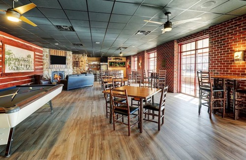Moline Hotel | Next Mississippi River, Deluxe King Suite, Stoney Creek Quad Cities