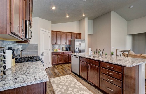 Nampa House | Next to Idaho Center~king bed~5 TVs~Room for all