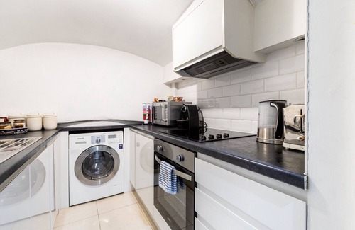 Bayswater Apartment | Next To Kensington Gardens Fabulous Studio With Own Entrance In Private House