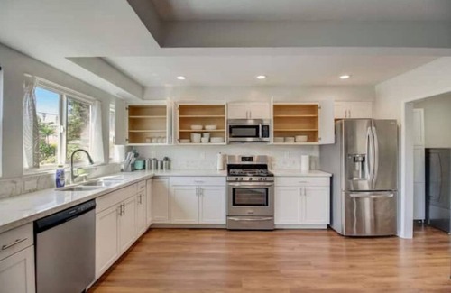 Kit Carson House | Next to Safari /Hollywood Driveway /Backyard Oasis