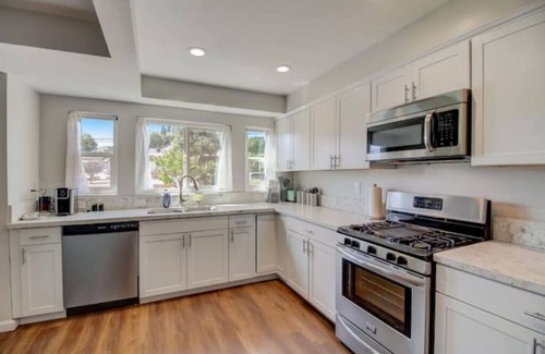 Kit Carson House | Next to Safari /Hollywood Driveway /Backyard Oasis