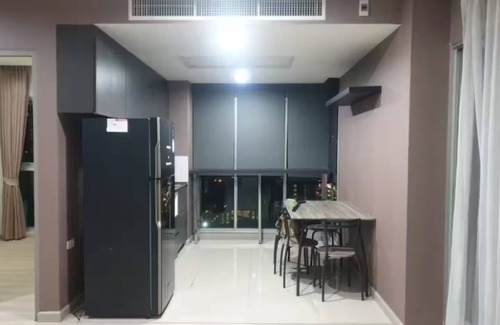 Ratchadaphisek Condo | Next to MRT and Night Market, Suit for Family trip