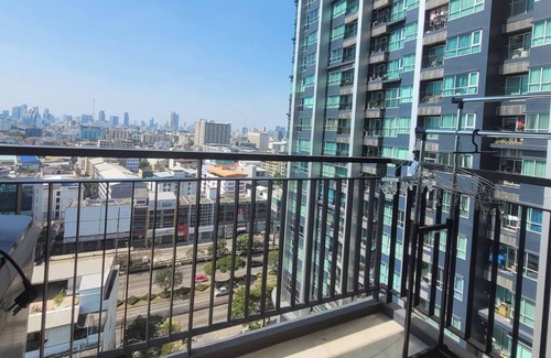 Ratchadaphisek Condo | Next to MRT and Night Market, Suit for Family trip