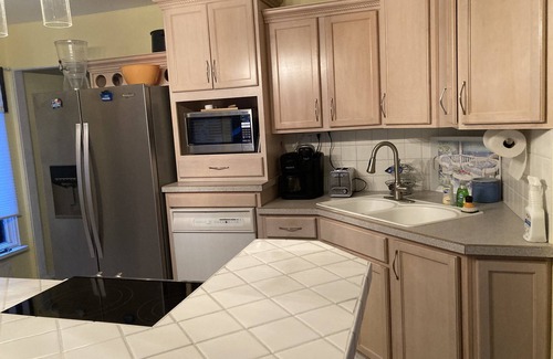 Ottawa Beach Cottage | Next To The Holland State Park Beach AVAILABLE OFF SEASON !Thru April