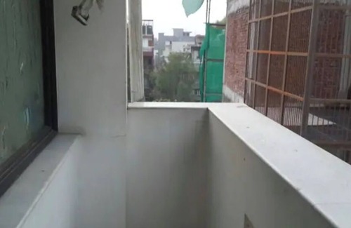 Saket Apartment | Nextto Metro, Free Breakfast & wifi