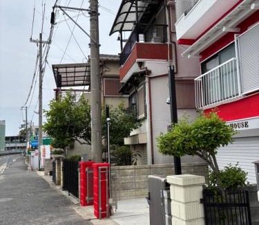 Neyagawa House | NEYAGAWA HOUSE! 3 min walk from Keihan Kayashima Station, 一棟貸しの宿 京阪電車 萱島駅から徒歩3分, 家の前の駐車場はサイズ制限あり, サイズ超過は徒歩1分のコインパーキングを利用下さい