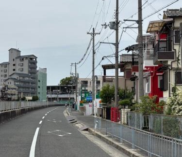 Neyagawa House | NEYAGAWA HOUSE! 3 min walk from Keihan Kayashima Station, 一棟貸しの宿 京阪電車 萱島駅から徒歩3分, 家の前の駐車場はサイズ制限あり, サイズ超過は徒歩1分のコインパーキングを利用下さい