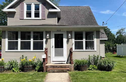 Omro House | NFL Draft Rental - 45min drive to Lambeau. 21 West to 41 North, straight shotn