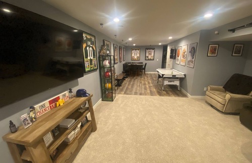 Manitowoc House | NFL Draft Special-Spacious 4-bedroom house in delightful Manitowoc with AC, WiFi