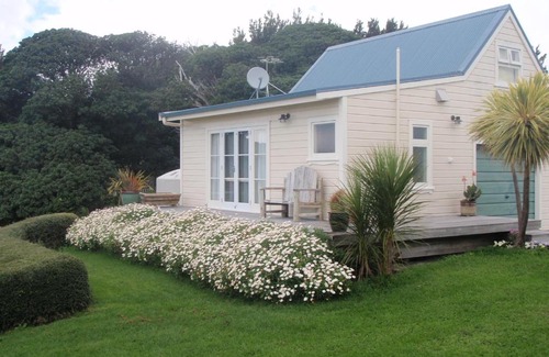 Hicks Bay Bed & Breakfast | Nga Puriri Bed and Breakfast