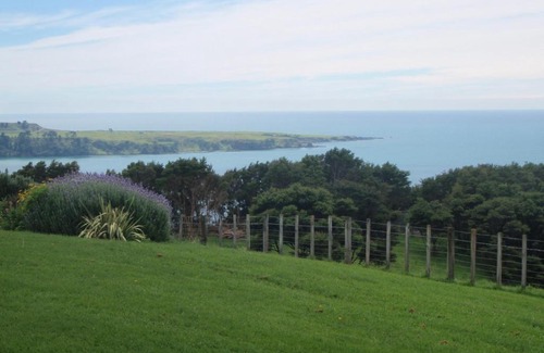 Hicks Bay Bed & Breakfast | Nga Puriri Bed and Breakfast