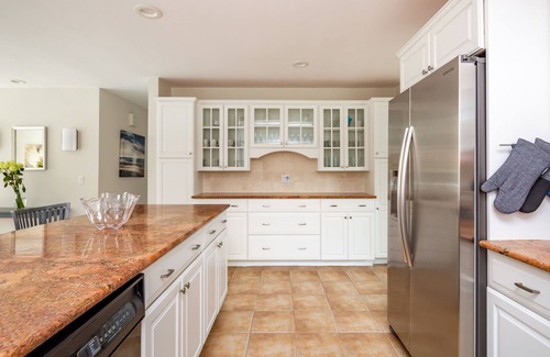 North Sea House | nGorgeous Southampton Home- Pool, Spa, Putting Green, Walk to Beach & Tennis/PB