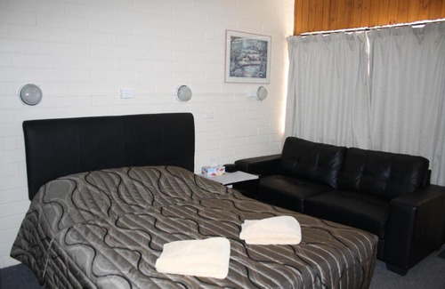 Nhill Hotel | Nhill Oasis Motel