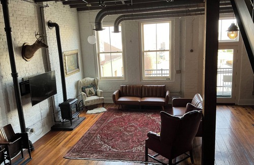 Springfield Condo | nHistoric loft in Springfield, OH. Close to coffee, bars, and restaurants.