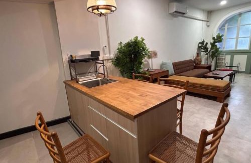Pom Prap Sattru Phai Apartment | Ni Haus, cozy place for 4 people