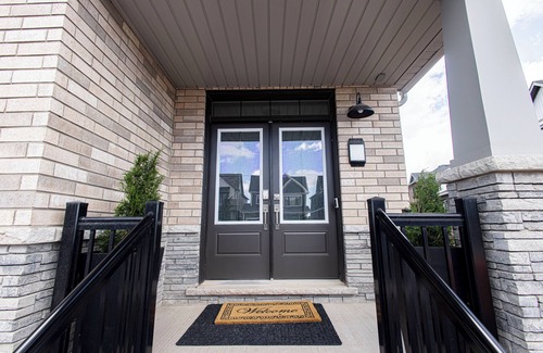 Welland House | Niagara Falls Area Cozy Canal-Side Home Away from Home in Welland Lic # STR-288