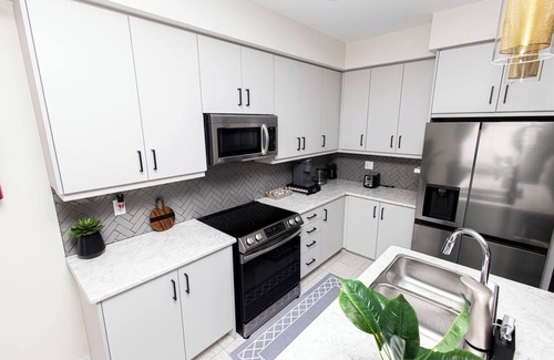Welland House | Niagara Falls Area Hidden Gem-Luxury, Cozy Canal-Side Home, Niagara Area's Hidden Gem- JNShortstay