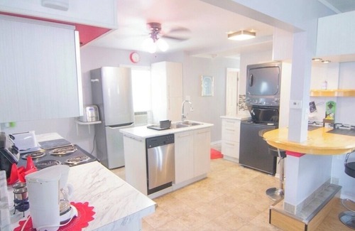 Chippawa Cottage | Niagara Falls cottage, close to all amenities.