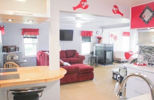 Chippawa Cottage | Niagara Falls cottage, close to all amenities.