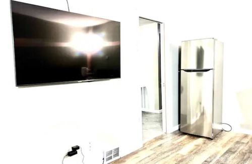 Niagara Falls House | Niagara Falls House - 4 mins to Falls