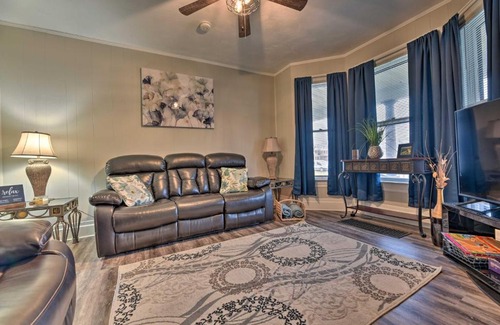 Niagara Falls House | Niagara Falls Townhome Near Wineries!