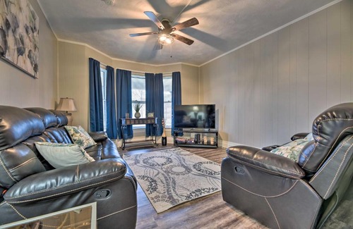 Niagara Falls House | Niagara Falls Townhome Near Wineries!