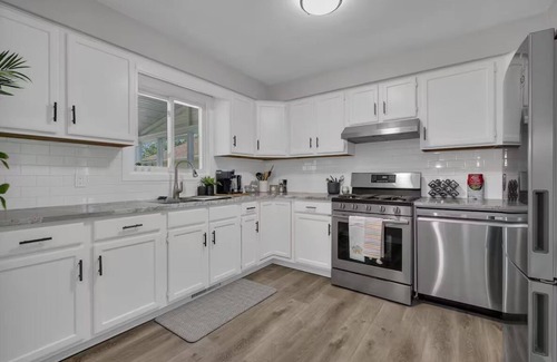 Thorold House | Niagara Family Stay | Near Brock, Falls & Wineries