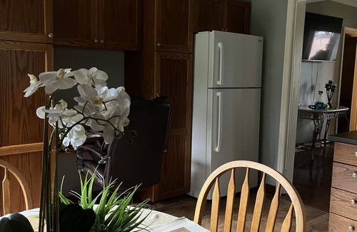 Port Colborne Apartment | Niagara Farmhouse Retreat - pet friendly country apartment
