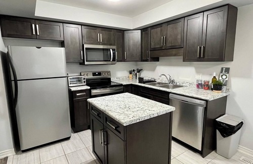 Thorold House | Niagara Getaway! 6 bedrooms , 4.5 baths. Up to 12 guests. Close to everything!