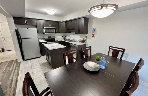Thorold House | Niagara Getaway! 6 bedrooms , 4.5 baths. Up to 12 guests. Close to everything!