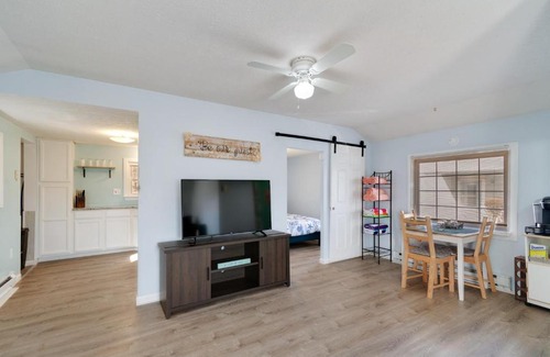 Vermilion House | Niagara Rd Cottage in perfect location to visit Lake Erie or Cleveland home