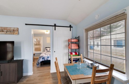 Vermilion House | Niagara Rd Cottage in perfect location to visit Lake Erie or Cleveland home