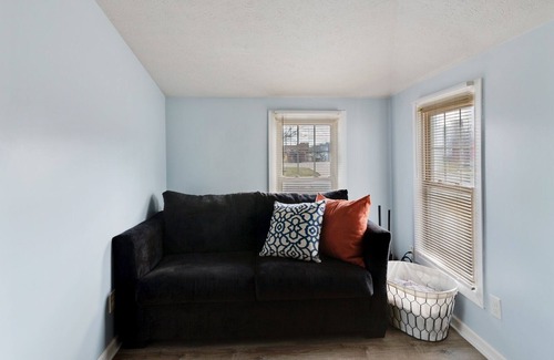 Vermilion House | Niagara Rd Cottage in perfect location to visit Lake Erie or Cleveland by RedAwning