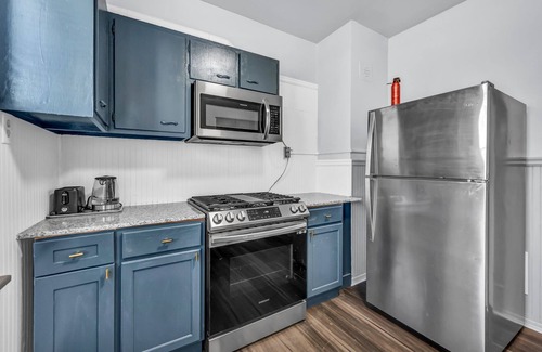 Buffalo House | Niagara RiversideView 2King Arcade GameRoom WiFi FreeParkng Office Sleep 10