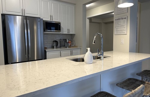Thorold House | Niagara Winter Getaway - Sleeps 8