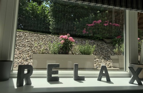Reinbek Apartment | Nias Guesthouse. Very clean, quiet apartment with own entrance in a private house