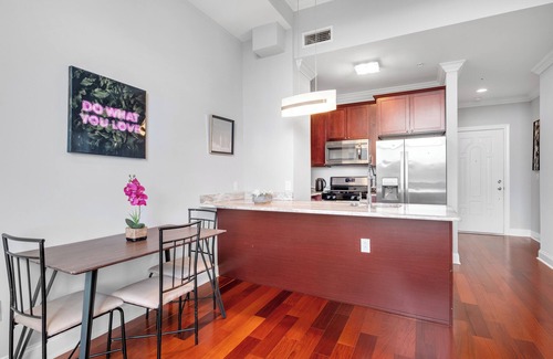 Olde Kensington Apartment | Nice 1 Bdrm Luxury Flat
