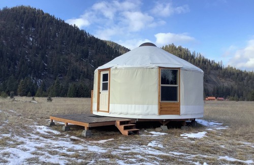 Drummond Cabin | Nice 1-bedroom off grid yurt no Wi-Fi yurt 22 miles up Rock creek.