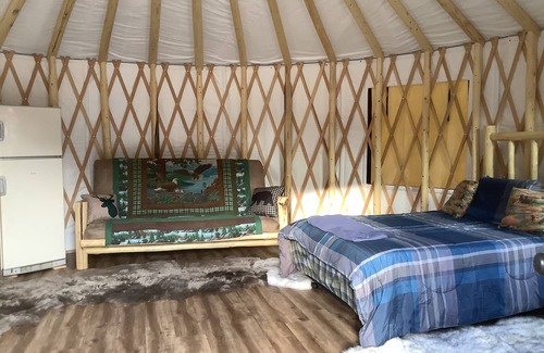 Drummond Cabin | Nice 1-bedroom off grid yurt no Wi-Fi yurt 22 miles up Rock creek.