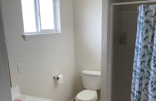 Eureka Apartment | Nice 1 bedroom Studio upstairs in a quiet, safe, neighborhood w/ keyless entry