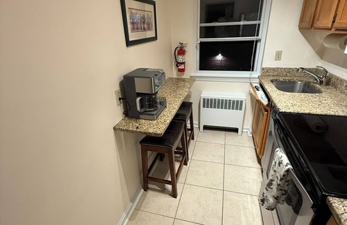 Kingman Park Apartment | Nice 1-BR Apt w/all amenities, inc WiFi & CATV, on Quiet Blk on Capitol Hill, DC