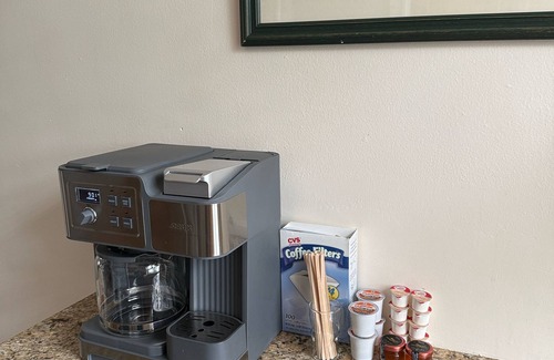 Kingman Park Apartment | Nice 1-BR Apt w/all amenities, inc WiFi & CATV, on Quiet Blk on Capitol Hill, DC