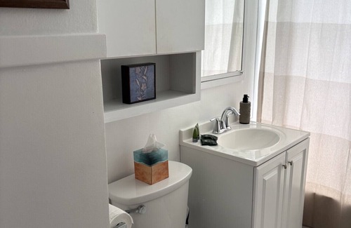 West Allis Apartment | Nice 1 BR Apt, WIFI & Office, Near State Fair and Milwaukee Mile