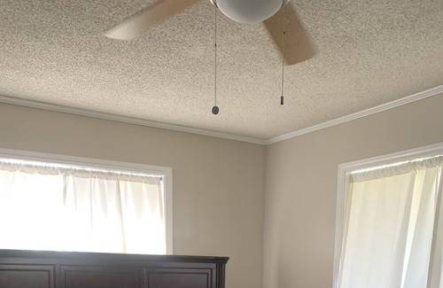 Broaddus House | Nice 2/1 brick house, 2 miles from Jackson Hill boat launch