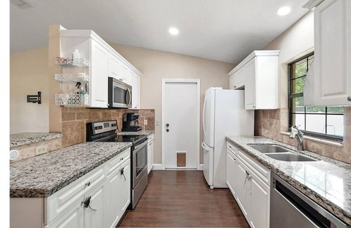 Summerfield House | Nice 2/2 house just 3 blocks from The Villages! Serene privacy with forest view!